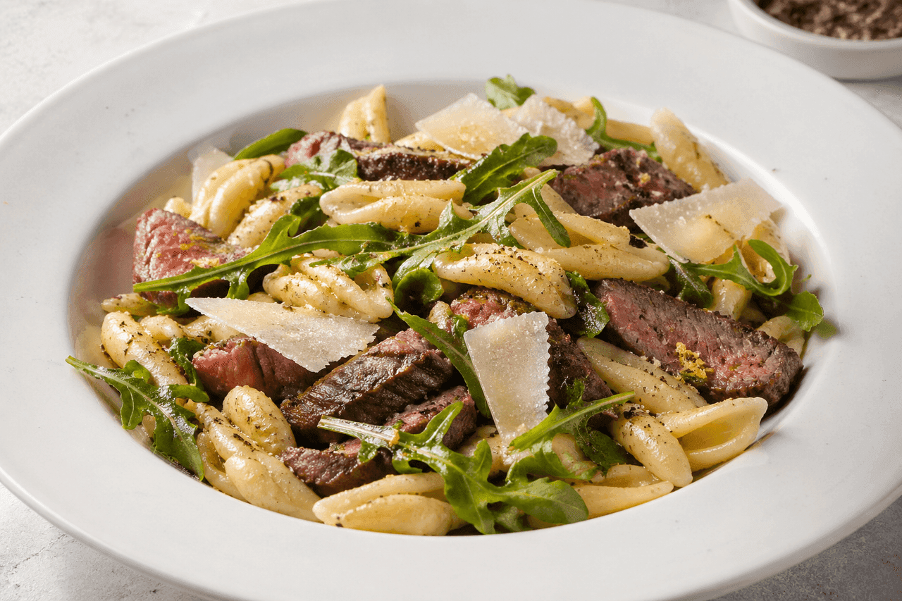 Cavatelli med citron, nötkött och ruccola