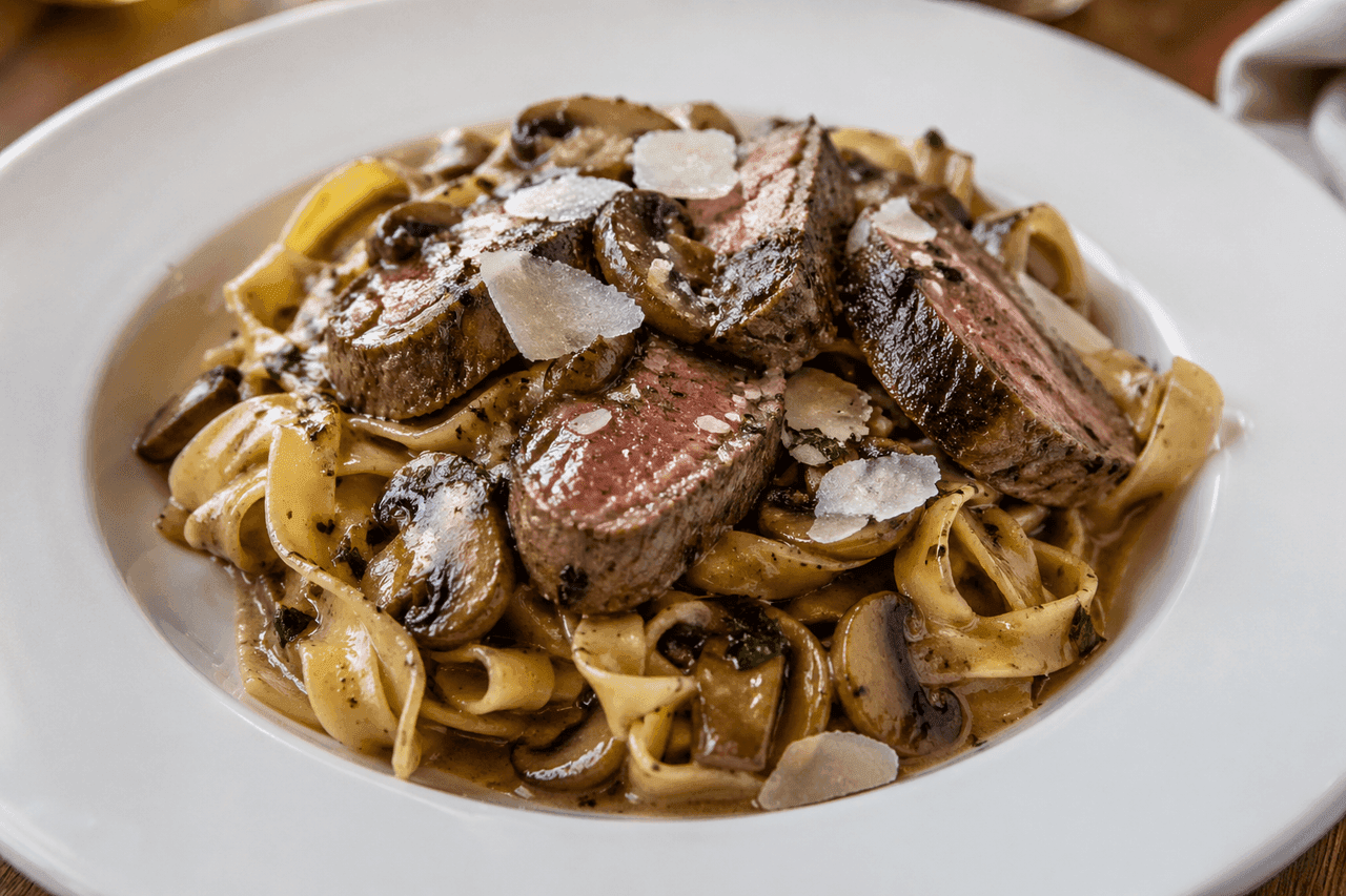 Tagliatelle med nötkött och champinjoner