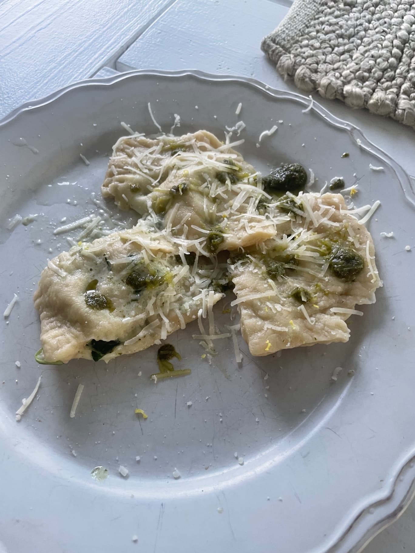 Hemmagjord ravioli med pestofyllning