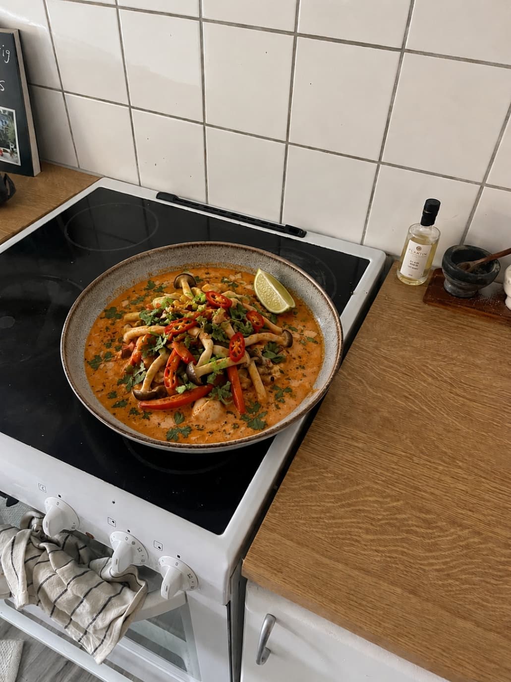 Kryddad köttfärssoppa med kokos och lime