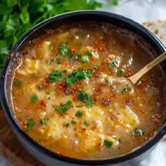 Chorba Hamra bel Frik (algerisk soppa på lamm, tomat och freekeh)