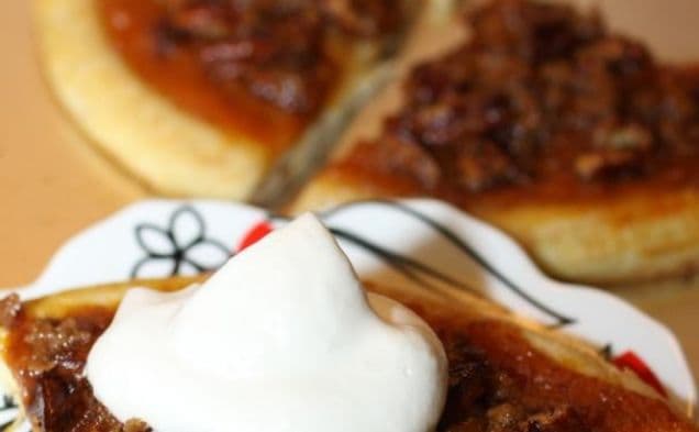 Pumpapaj pizza med pekannötter och lönnvispgrädde