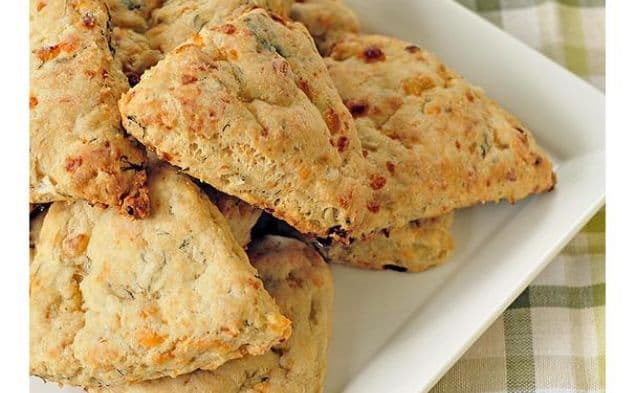 Smakrika scones med ost och dill