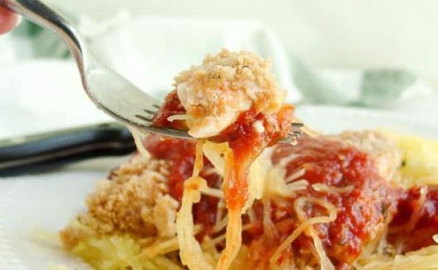 Lättare kycklingparmesan med spagettisquash