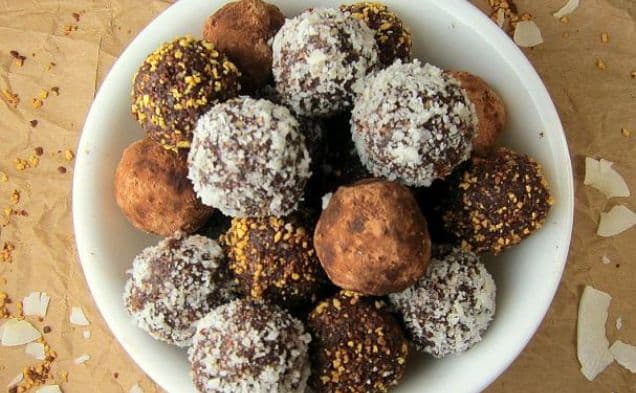 15 minuters hälsosamma mörka chokladtryfflar