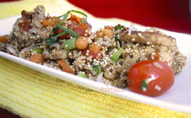Stekt quinoa, råris och kycklingbröst