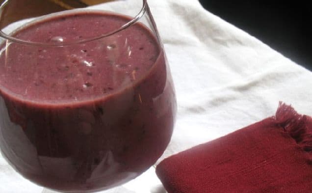 Smoothie med körsbär och kokosmjölk