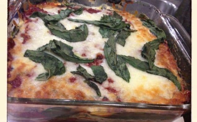 Nudelfri aubergine och spenatlasagne