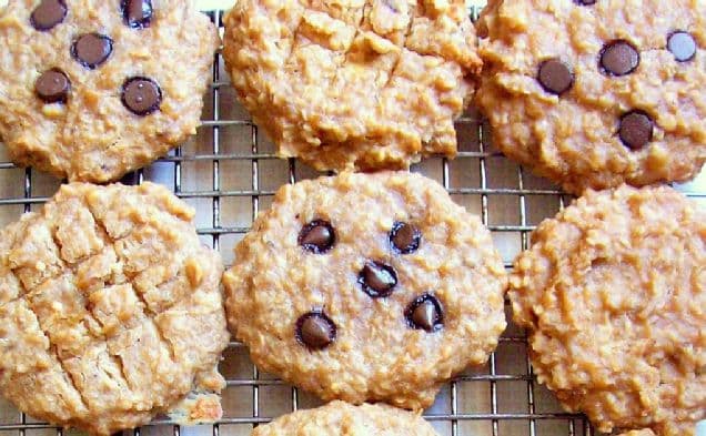 Titta på vad jag äter: Jordnötssmör Banan Havre Frukostkakor med Carob / Chokladchips