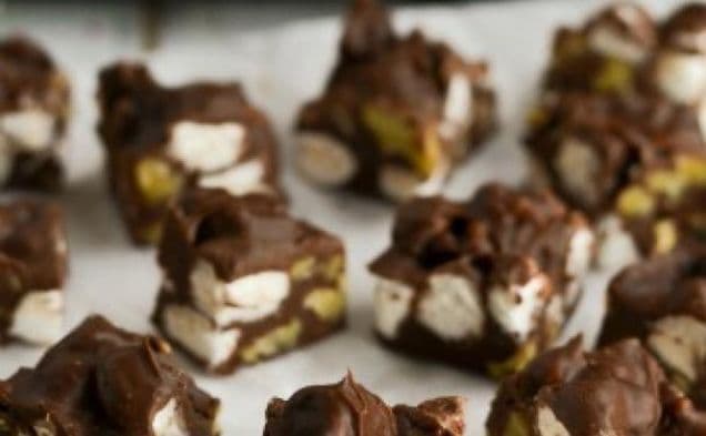 5-minuters Rocky Road Fudge
