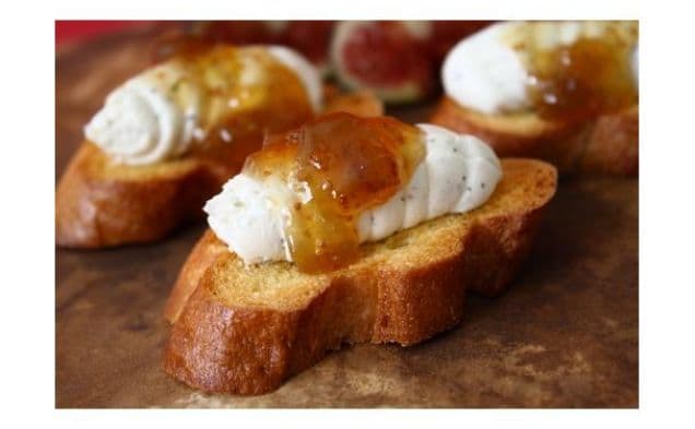 Getostcrostini med fikonmarmelad