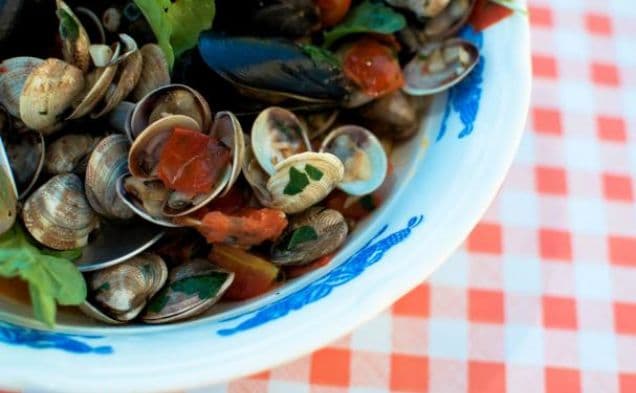 Musslor och musslor i vitt vin {Cozze e Vongole}