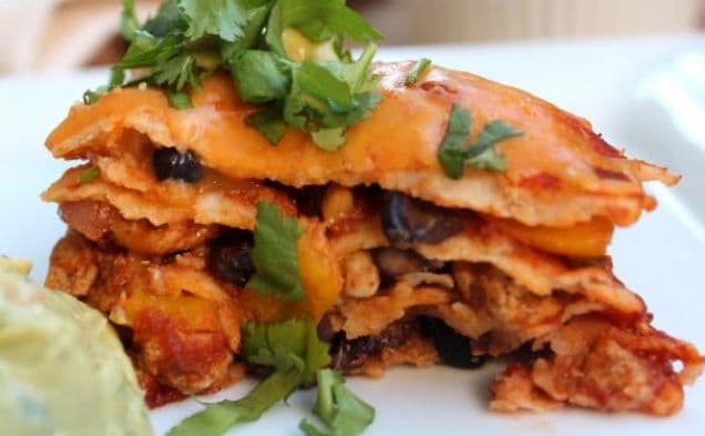 Mexikansk lasagne med kyckling och svarta bönor