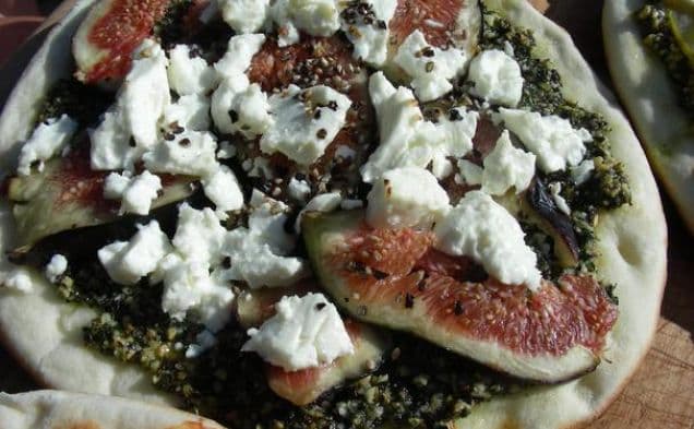Fikon- och getostpizza med pesto