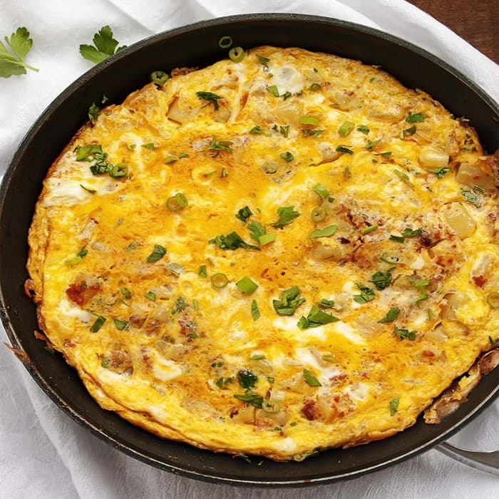 Chorizo, potatis och ostomelett