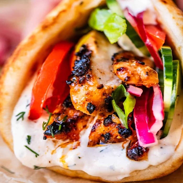 Kyckling Shawarma med hemlagad vitlöks och örtyoghurtsås