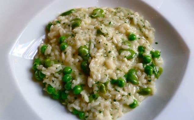 Risotto med färska ärtor