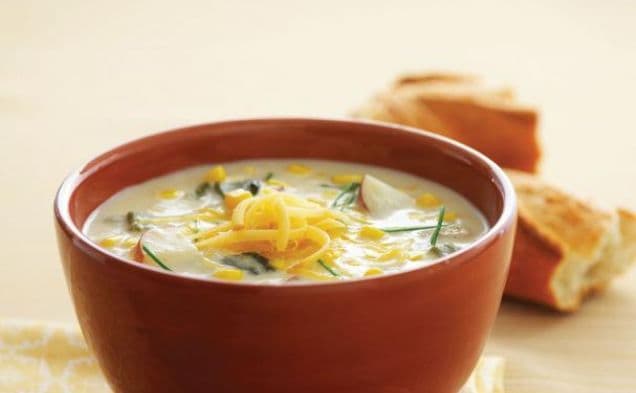 Majssoppa med potatis, poblanochili och rökt gouda