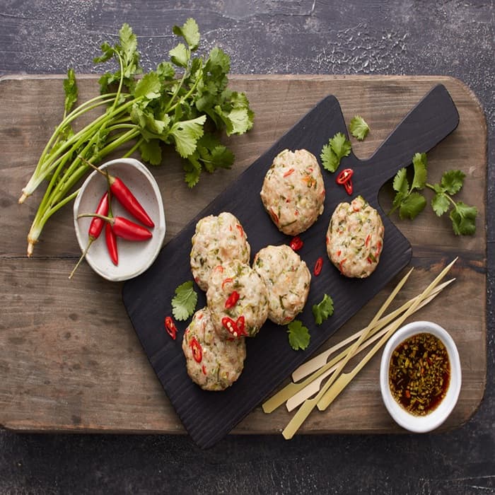 Thailändska kycklingkakor med chilisås