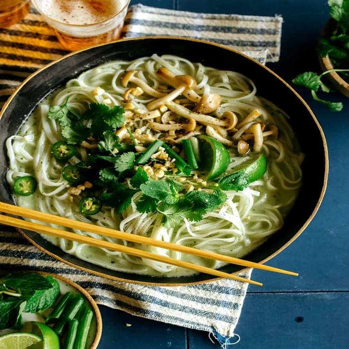 Nudelsoppa med thailändsk curry