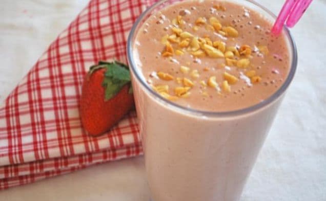 Smoothie med jordnötssmör och sylt