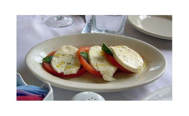 Caprese med tomat och mozzarella