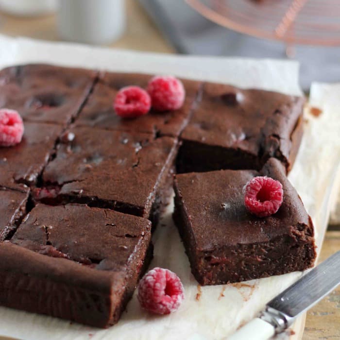Brownies med choklad och hallon