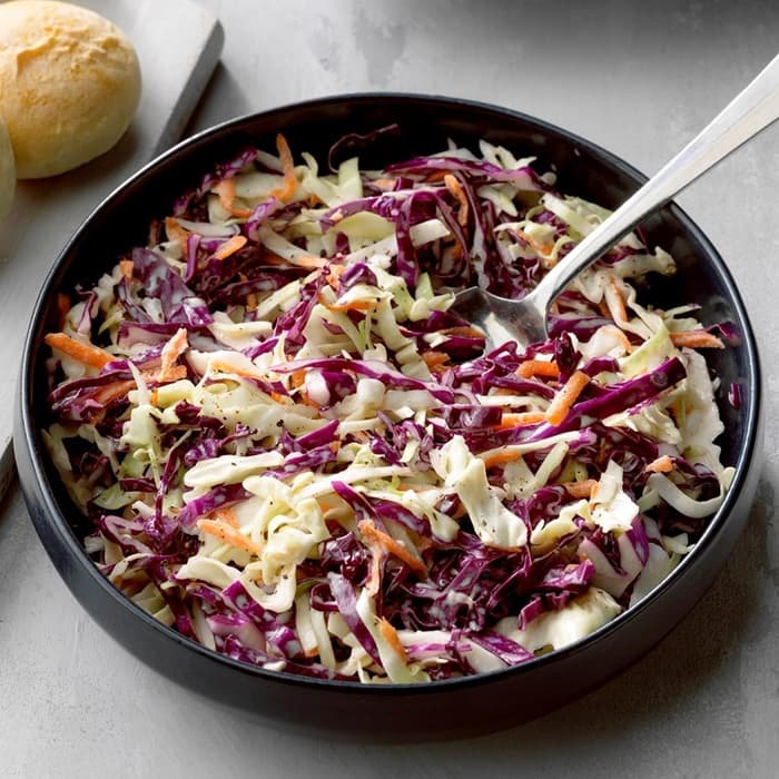 Syrlig kålsallad