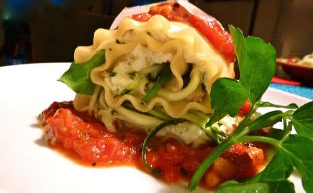 Vegetariska lasagnerullar med pepprig pecorinomarinara